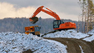 Техника во время строительства завода