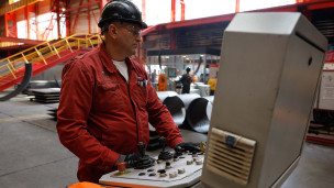 Рабочий на предприятии 