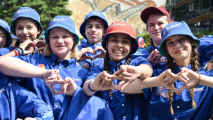 Дети в международном детском центре "Артек" 