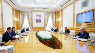 Премьер-министр РФ Михаил Мишустин во время заседания
