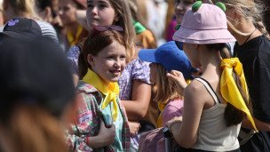 Deti-pered-оtpravkoy-na-otdykh-v-detskiye-ozdorovitel'nyye-lagerya