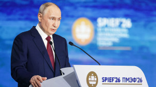резидент России Владимир Путин в ходе пленарного заседания ПМЭФ