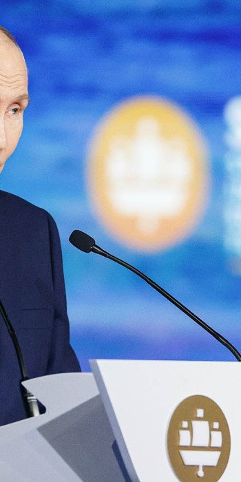 резидент России Владимир Путин в ходе пленарного заседания ПМЭФ