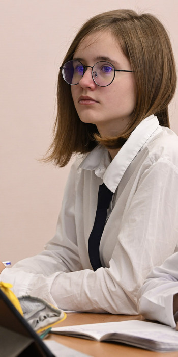 Школьники на уроке 