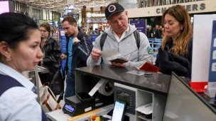 Пассажиры в аэропорту