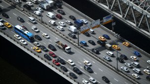 Avtomobil'noye-dvizheniye-na-transportnom-kol'tse