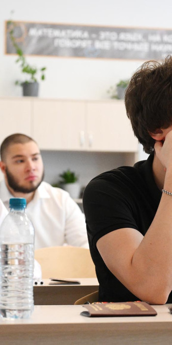 Ученики в классе перед началом ЕГЭ