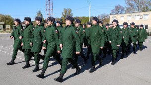 Призывники на сборном пункте 