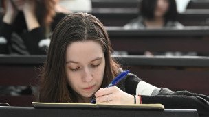 Studentka-na-lektsii