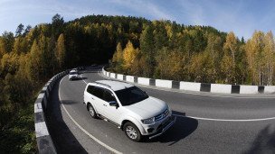 Автомобили на трассе