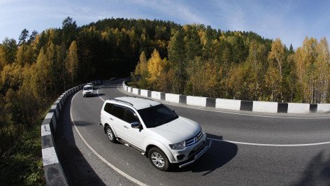 Автомобили на трассе
