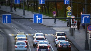 Знаки дорожного движения на улице в Москве