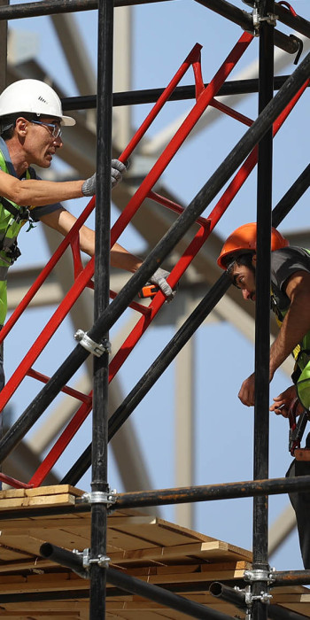 Рабочие на строительной площадке