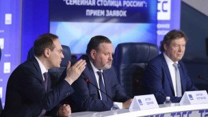 Артем Здунов во время заседания