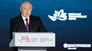 Владимир Путин во время пленарного заседания Восточного экономического форума 