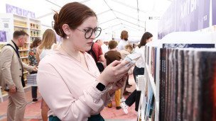 Посетитель книжного фестиваля 