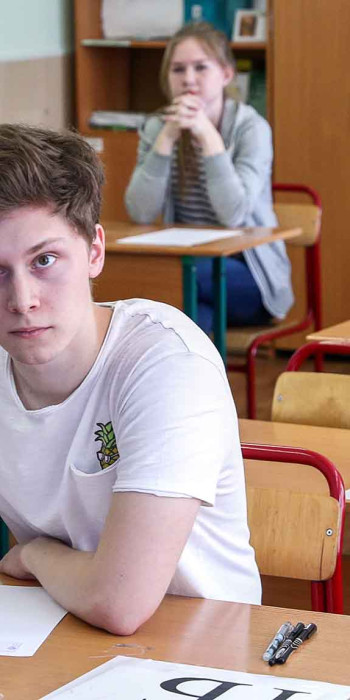 Школьники во время сдачи единого государственного экзамена