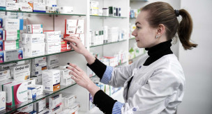 Фармацевт в аптеке