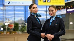 Stуuardessy-aviakompanii-v-aeroportu