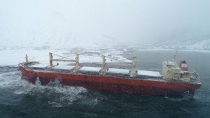 Китайское грузовое судно, севшее на мель у берегов Сахалина