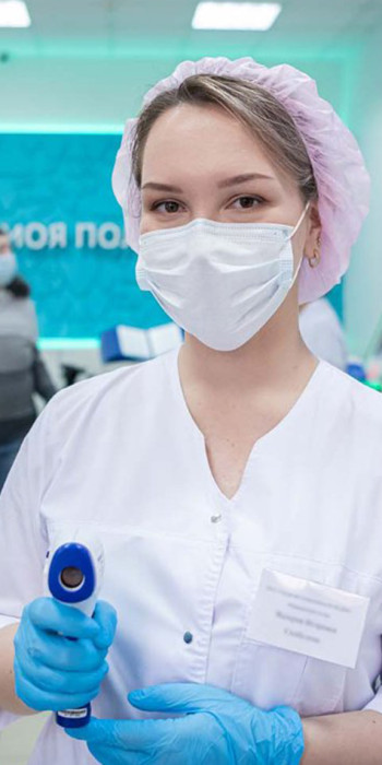 Сотрудница городской поликлиники