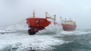 Иностранное грузовое судно, севшее на мель в Невельском районе