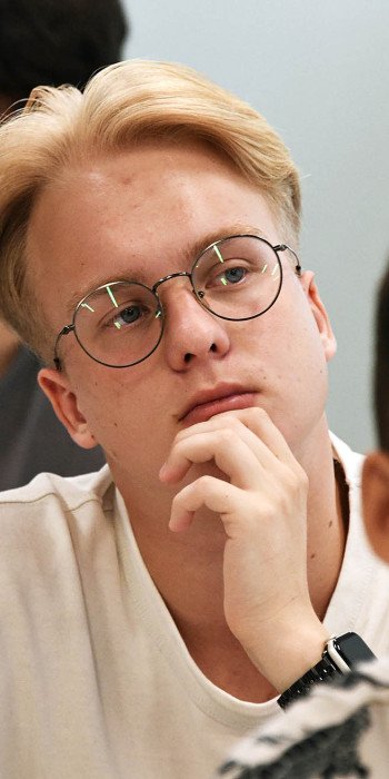 student-na-zanyatii