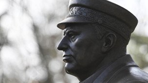 pamyatnik-osnovatelyu-ldpr-vladimiru-zhirinovskomu