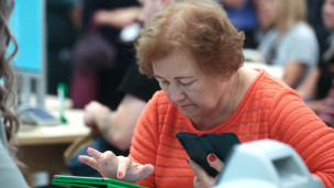 Посетительница в офисе банка