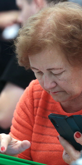 Посетительница в офисе банка