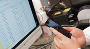 Телефон в руках