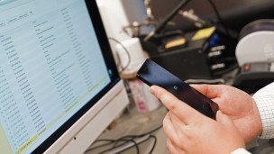 Телефон в руках