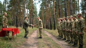 Награждение бойцов армии наградами на территории  военных действий