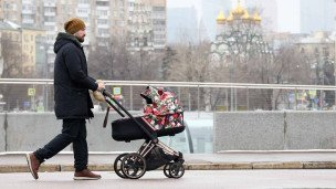 Отец с ребенком