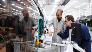 sotrudniki-v-laboratorii