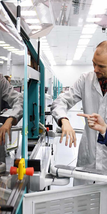 sotrudniki-v-laboratorii