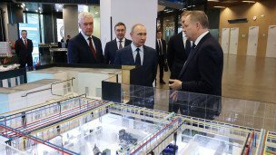 Prezident-RF-Vladimir-Putin-vo-vremya-poseshcheniya-MGTU-im.N.EBaumana