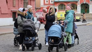 Горожане с детскими колясками