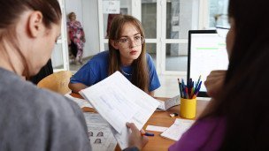Абитуриент во время подачи документов