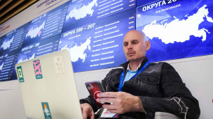 Работник ЦИК РФ во время брифинга о начале работы избирательных участков