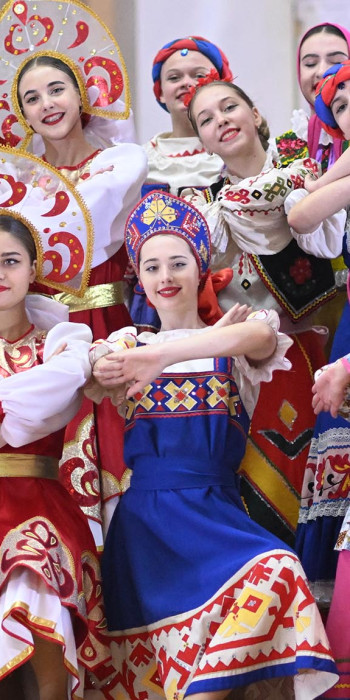 Дети в народных костюмах 