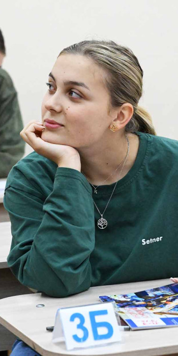 ученица на экзамене
