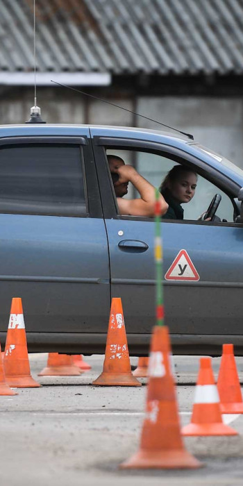 Экзамен по вождению на площадке