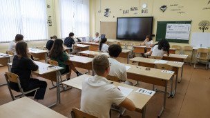 Учащиеся во время сдачи ЕГЭ