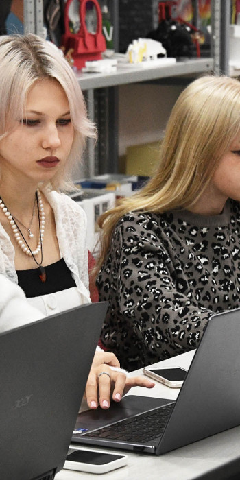 студенты на занятии