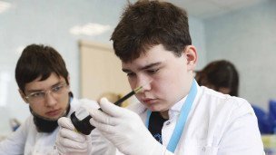 участник олимпиады во время выполнения задания