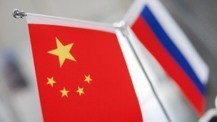 Флаги КНР и России