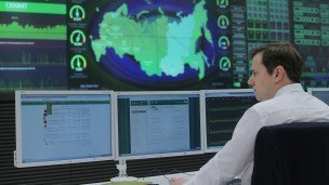 Сотрудник в центре обработки данных