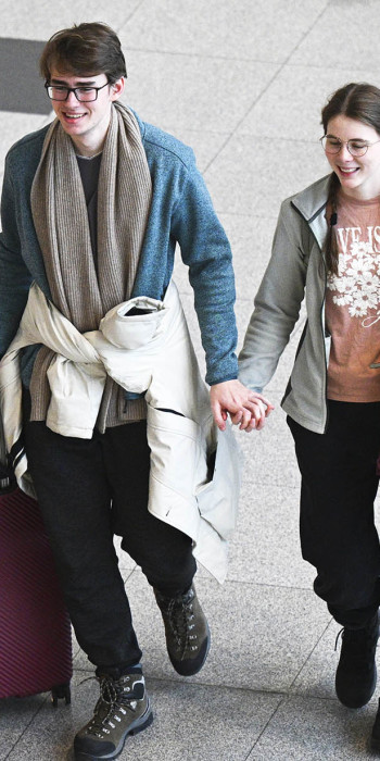 пассажиры в аэропорту