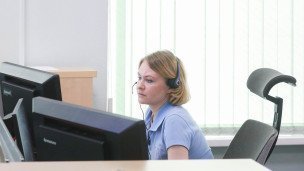 Сотрудница за работой